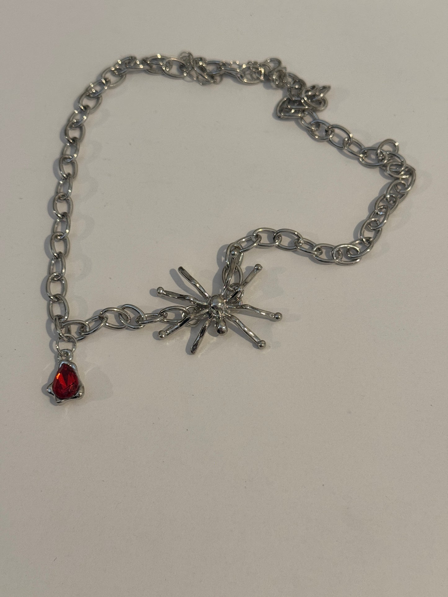 Frauen Spinnen Ketten